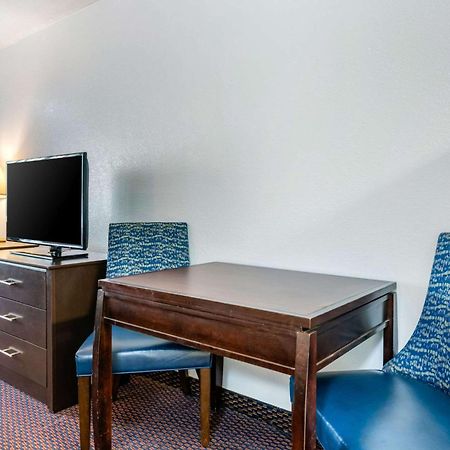 Quality Inn Sarasota North Near Lido Key Beach Екстер'єр фото