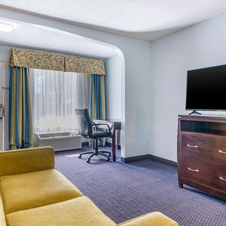 Quality Inn Sarasota North Near Lido Key Beach Екстер'єр фото