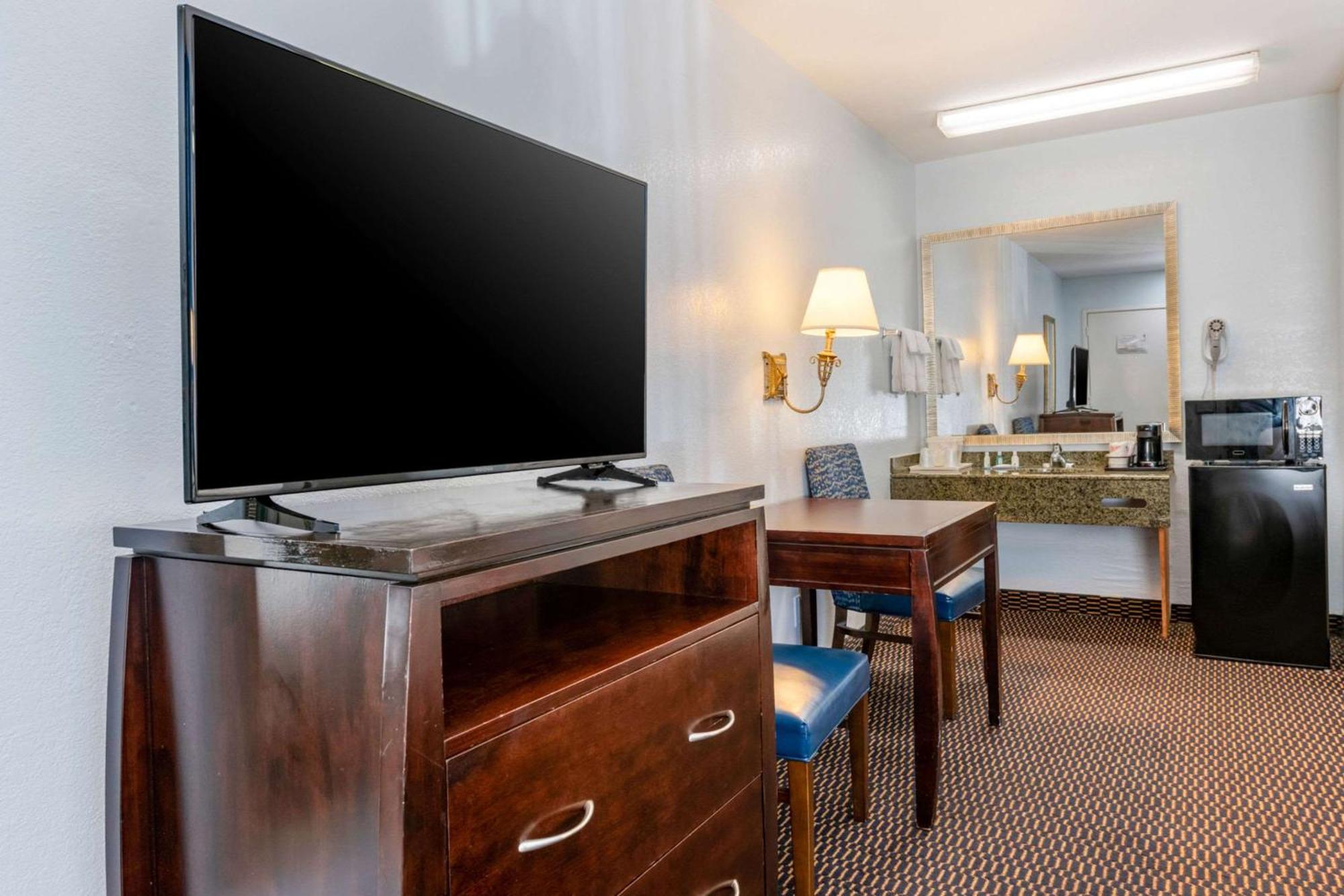Quality Inn Sarasota North Near Lido Key Beach Екстер'єр фото
