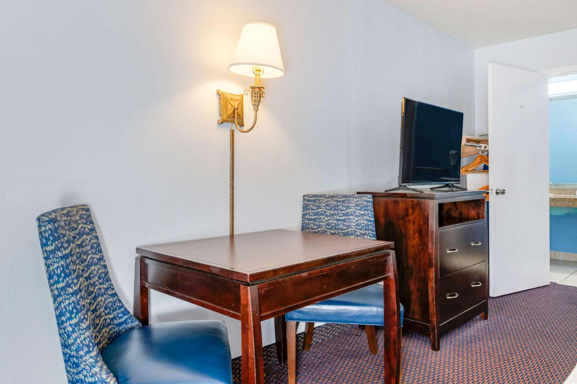 Quality Inn Sarasota North Near Lido Key Beach Екстер'єр фото
